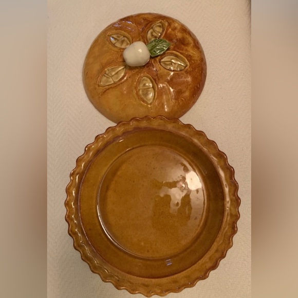 Beautiful Pie Dish with Cover - Picture 3 of 9